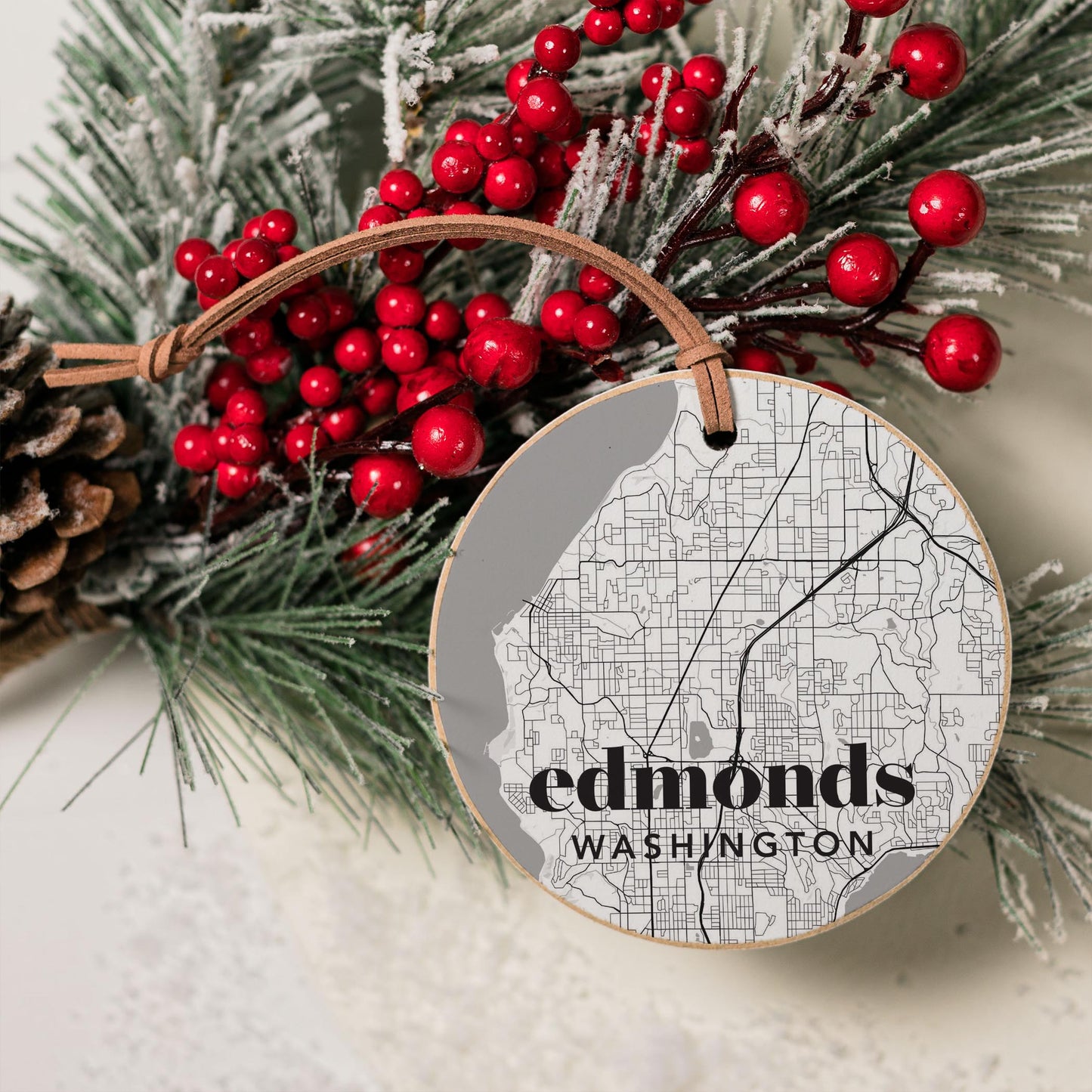 4" Round Ornament-Minimalistic Light Map Edmonds Washington