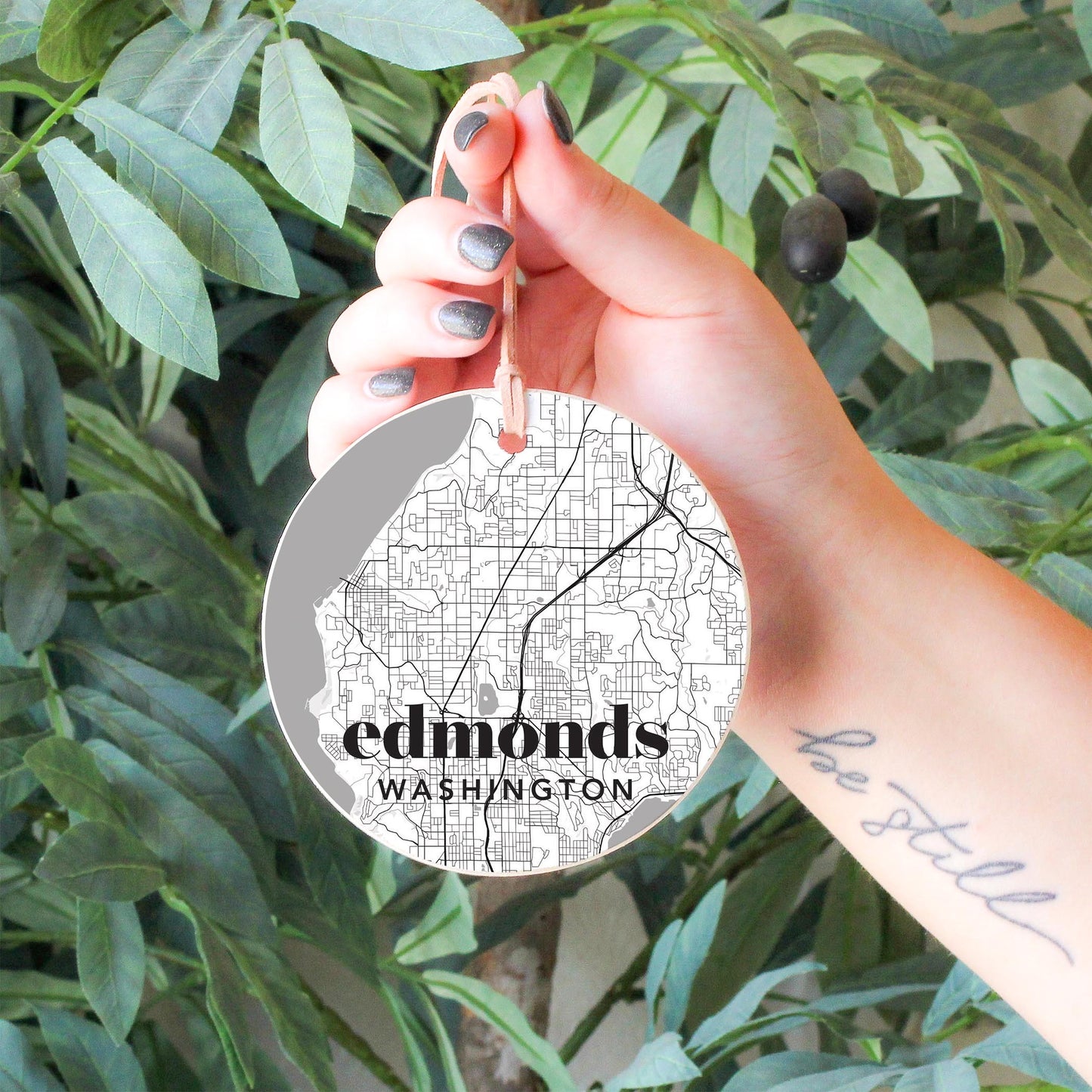 4" Round Ornament-Minimalistic Light Map Edmonds Washington