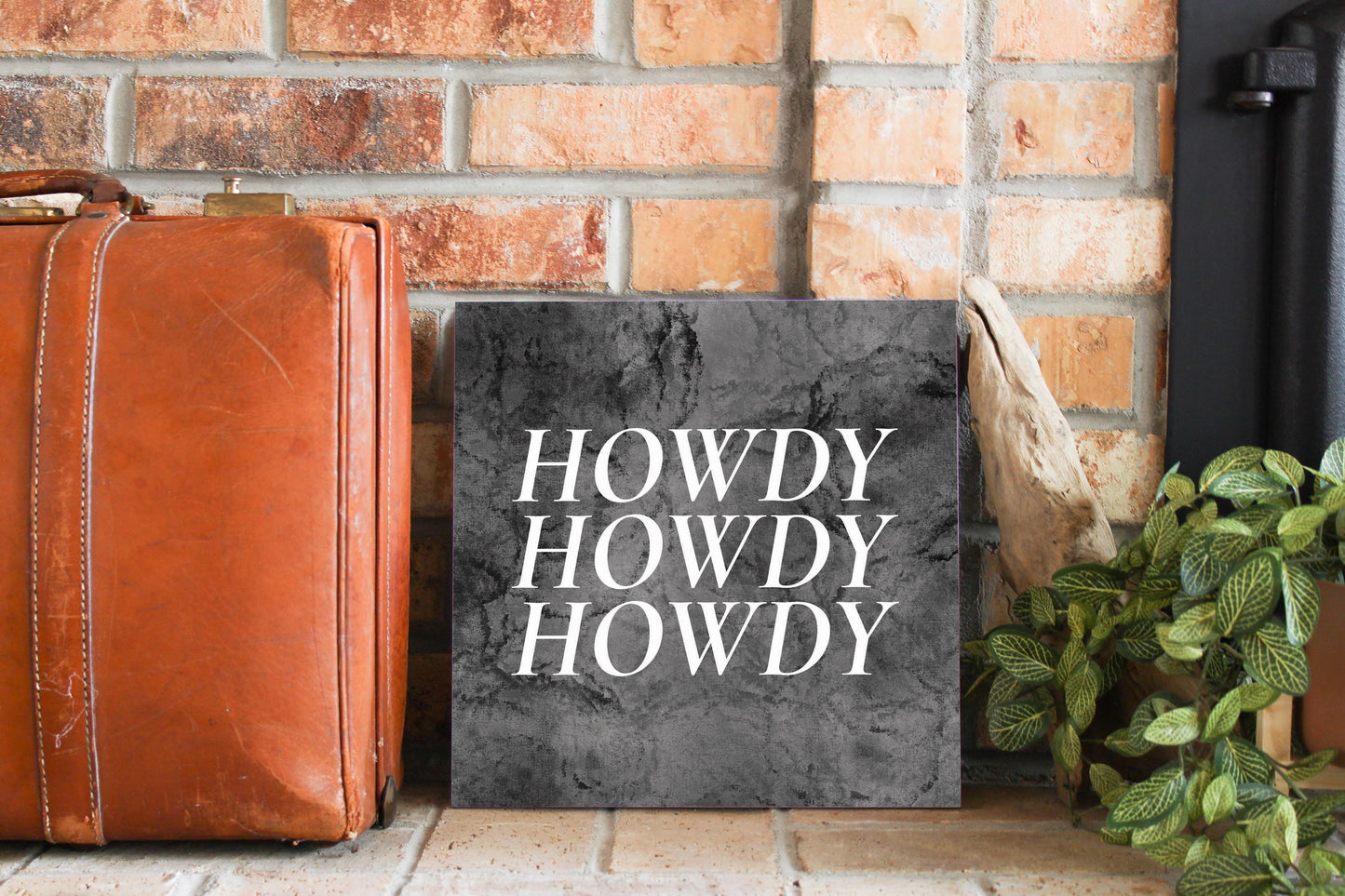 Minimalistic B&W Texas Textured Howdy | Wood Sign | Eaches | Min 2