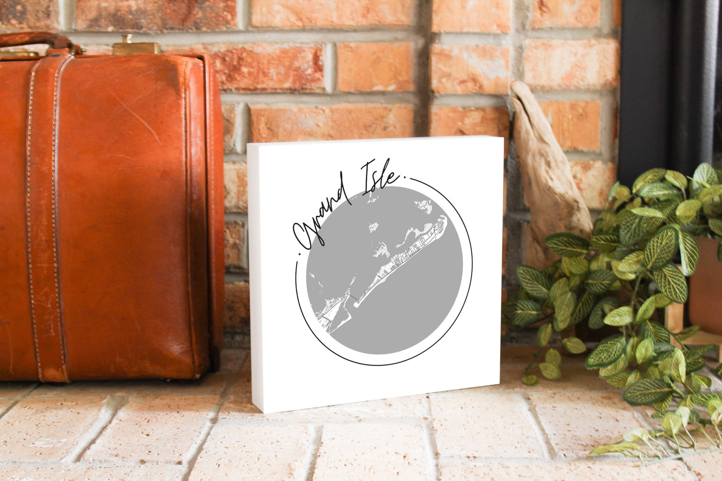 Minimalist B&W Louisiana Grand Isle Circle Map | Wood Block | Eaches | Min 2