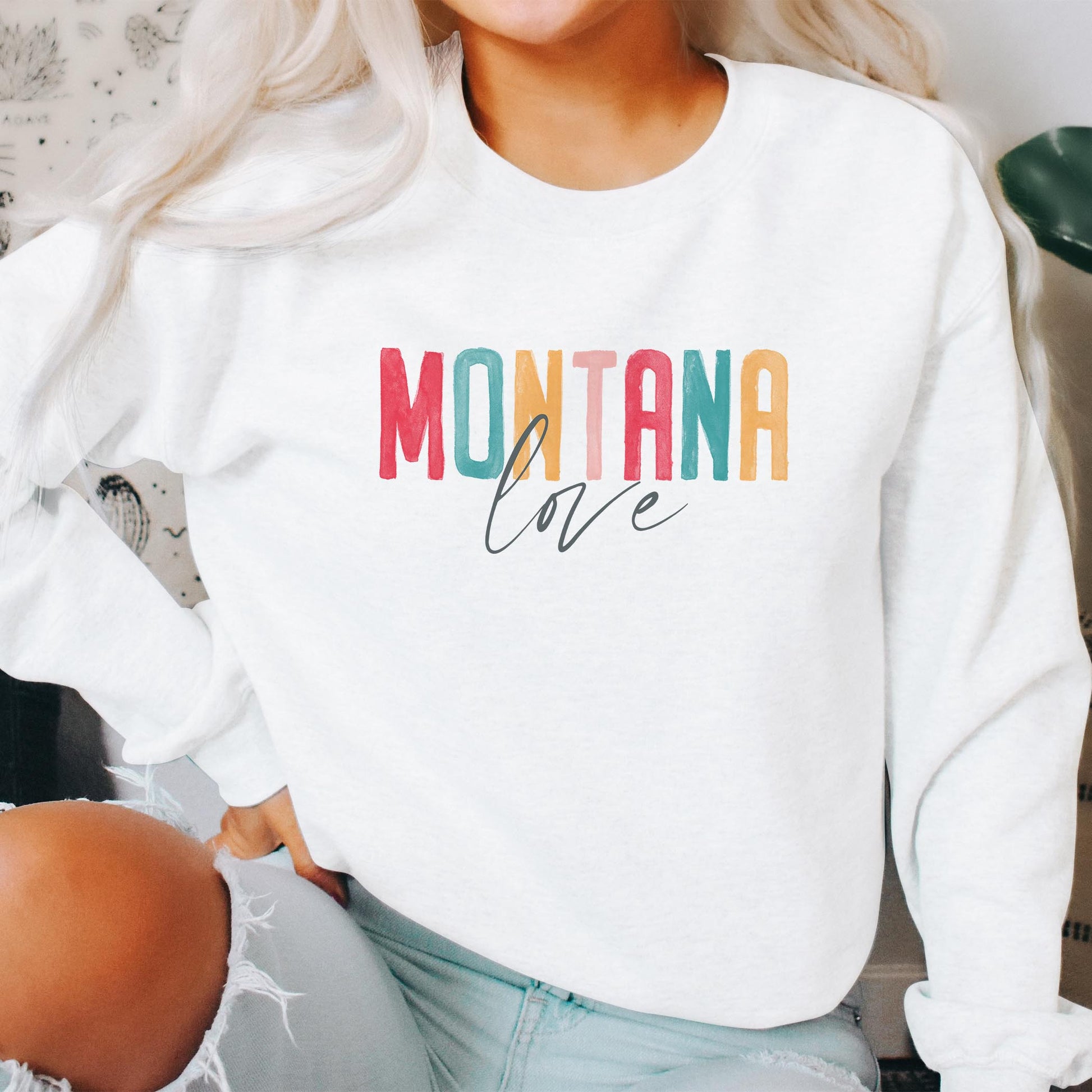 Gildan Sweatshirt White-Watercolor City Montana Love -2