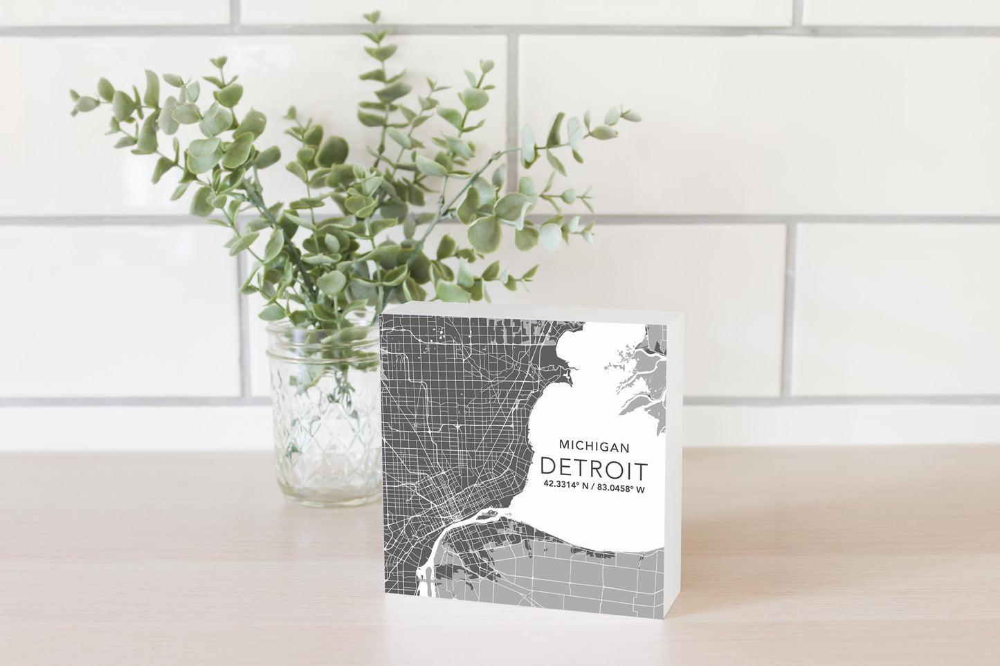 Grey Detroit Michigan Map & Coordinates | 5x5